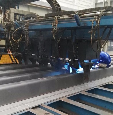 乐昌Q345qC端部加厚U肋焊接设备的设计与制造探析